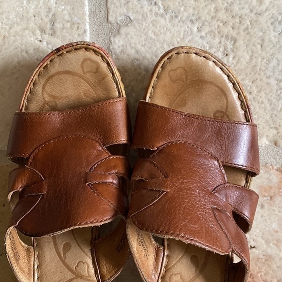 BORN Cork Wedge Slip On Sandals Womens Leather comfort Tan floral Beach Size 9 - Picture 4 of 9
